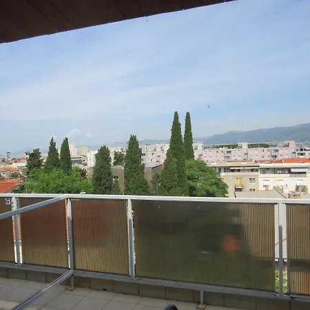Ante Apartment *