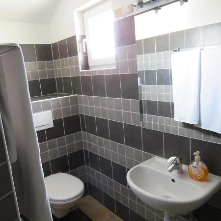 Ante Apartment *